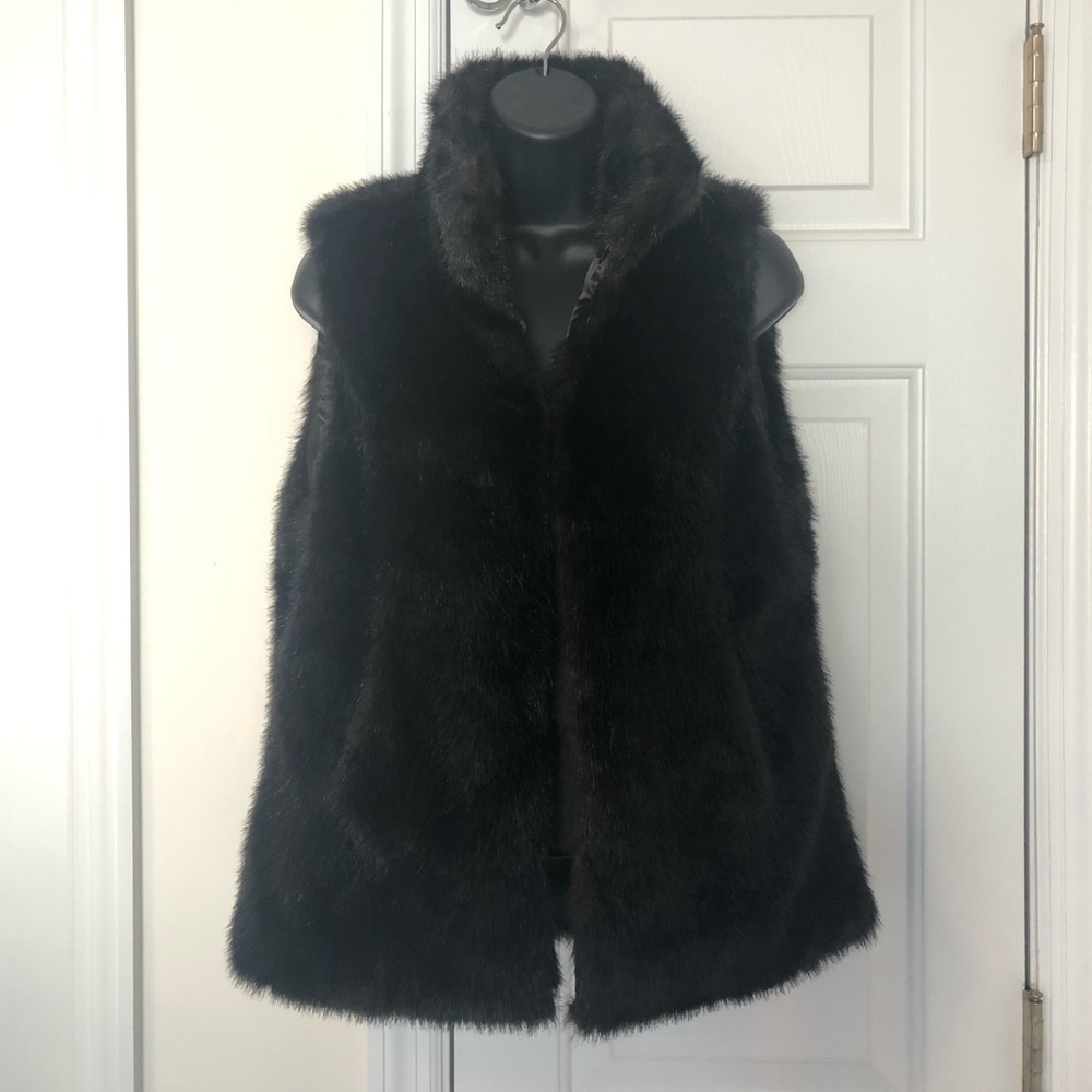 NWOT Simply Vera Wang faux fur vest